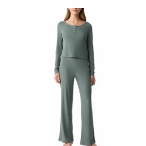 GAP 2PC GapBody Women's Long-Sleeve Rib Pajama Set top and bottom  Size L
NWT